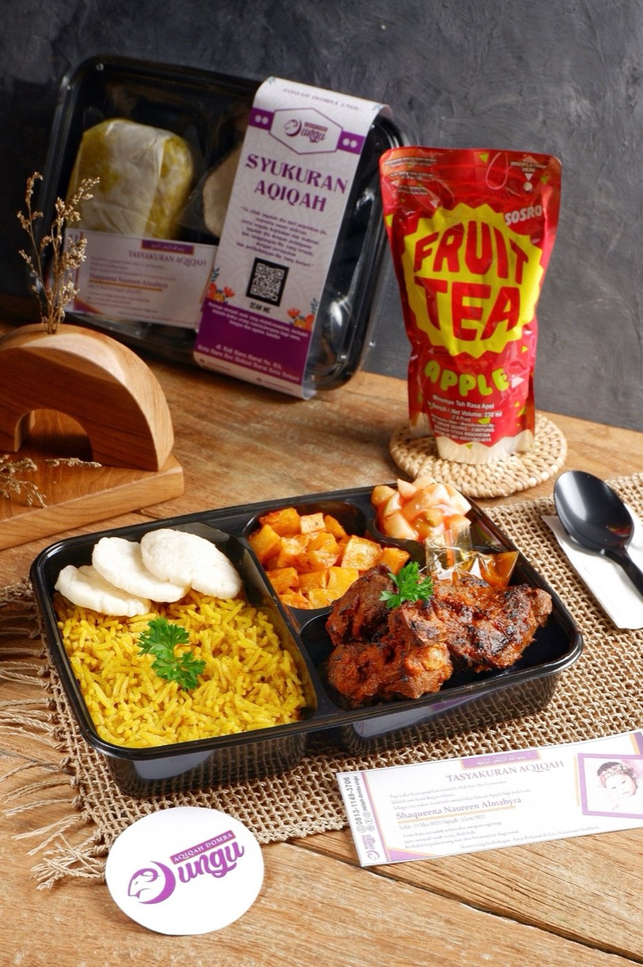 Box aqiqah Domba Ungu dengan nasi kebuli, olahan daging, dan buah